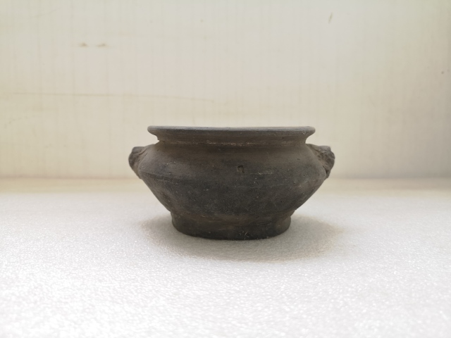古玩陶瓷明代雙鋪首灰陶平底香爐拍賣,當前價格680元
