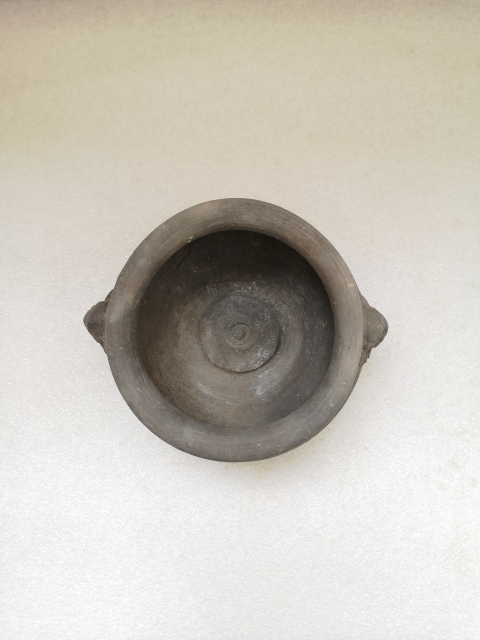 古玩陶瓷明代雙鋪首灰陶平底香爐拍賣,當前價格680元