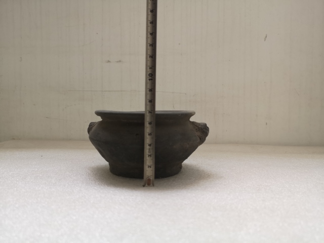 古玩陶瓷明代雙鋪首灰陶平底香爐拍賣,當前價格680元