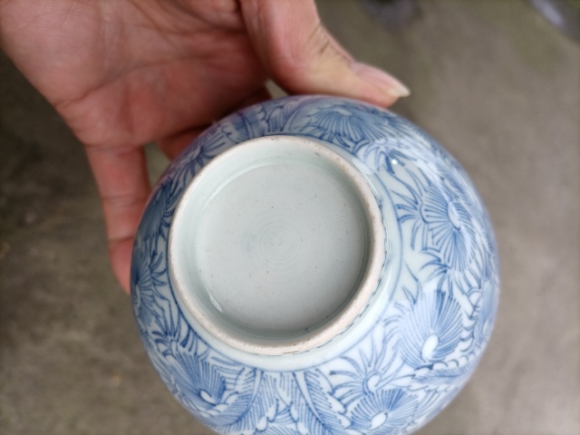 古玩陶瓷日本明治花卉紋青花碗拍賣，當(dāng)前價(jià)格200元