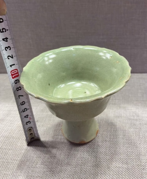 古玩陶瓷明龍泉青釉刻花口高足杯拍賣，當(dāng)前價(jià)格8800元