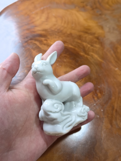 古玩陶瓷晚期白兔瓷塑拍賣,當前價格199元