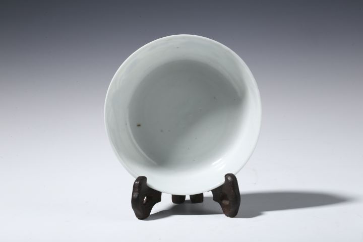 古玩陶瓷晚清·青花蓮池游禽紋碗拍賣，當前價格2500元