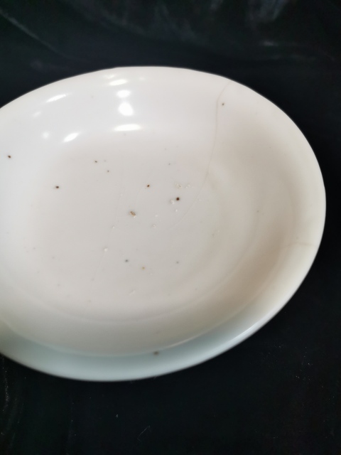 古玩陶瓷明中白釉盤拍賣,當前價格3000元