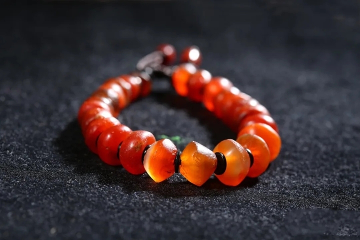 古玩玉器商代瑪瑙手串拍賣(mài),當(dāng)前價(jià)格100000元