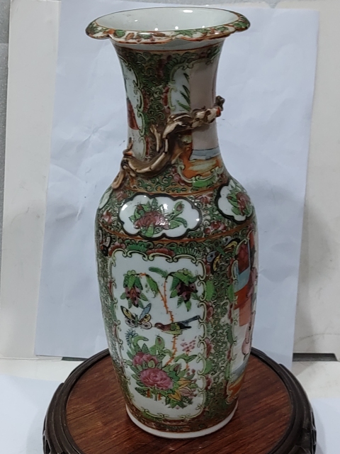 古玩陶瓷廣彩描金人物紋螭龍花口瓶拍賣，當前價格3280元