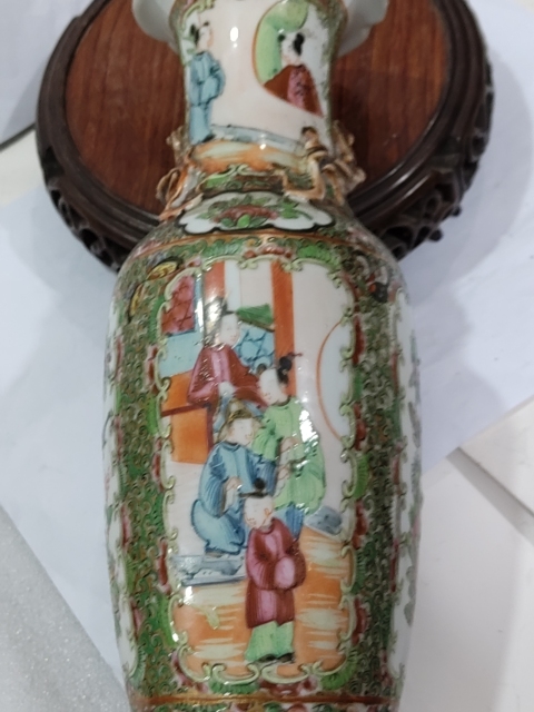 古玩陶瓷廣彩描金人物紋螭龍花口瓶拍賣，當前價格3280元