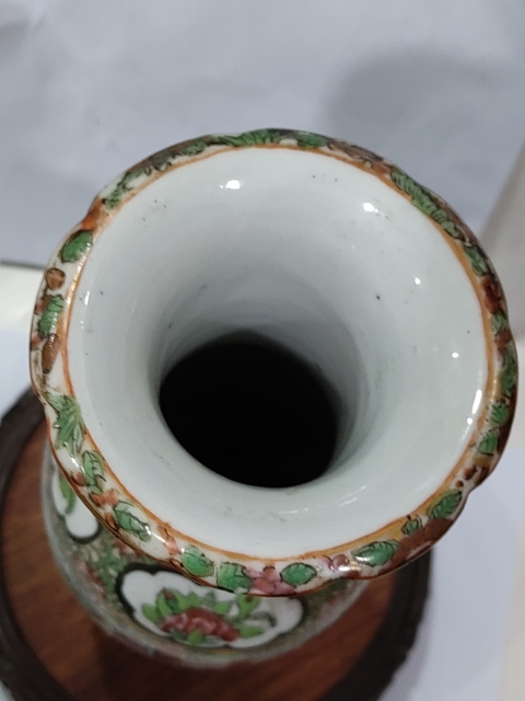 古玩陶瓷廣彩描金人物紋螭龍花口瓶拍賣，當前價格3280元