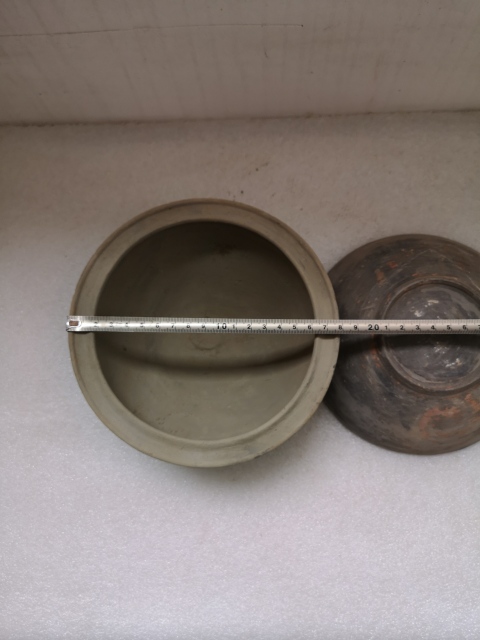 古玩陶瓷漢代灰陶彩繪蓋盒拍賣,當(dāng)前價(jià)格680元