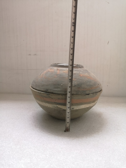 古玩陶瓷漢代灰陶彩繪蓋盒拍賣,當(dāng)前價(jià)格680元