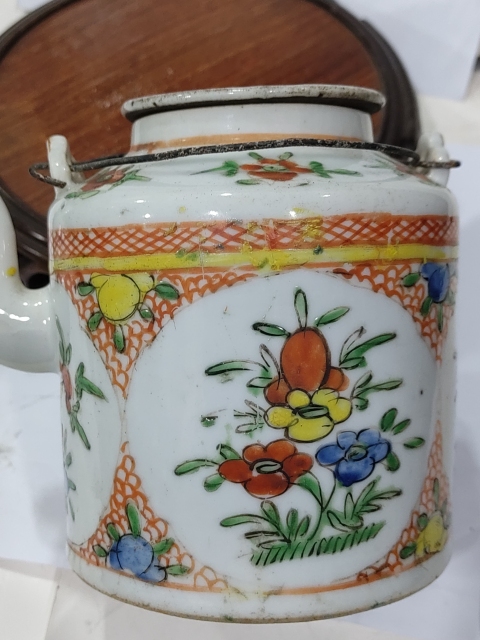 古玩陶瓷五彩開窗花卉紋提梁壺拍賣，當(dāng)前價(jià)格1288元