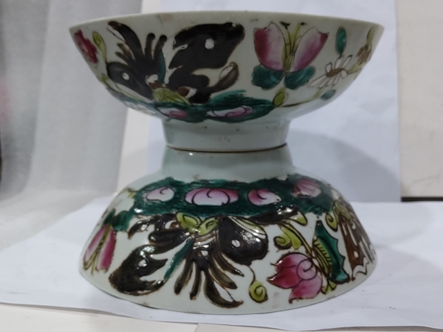 古玩陶瓷粉彩蝴蝶花卉紋碗拍賣(mài)，當(dāng)前價(jià)格800元