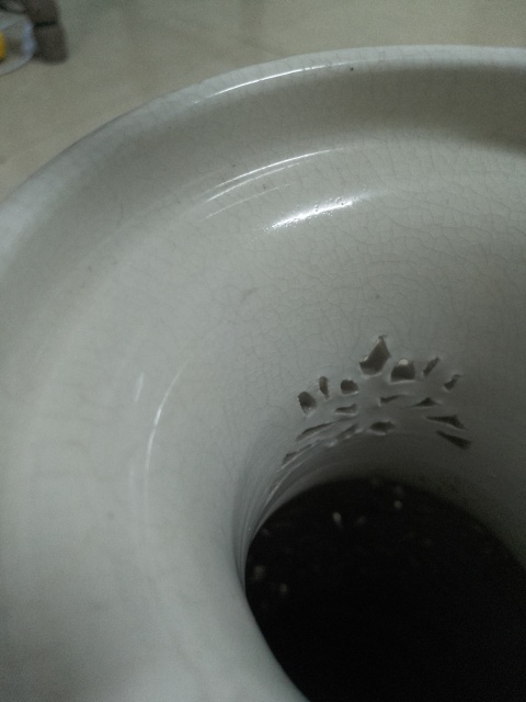 古玩陶瓷白釉鏤空盤口瓶拍賣,當前價格2800元
