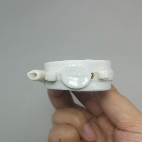古玩陶瓷清晚菊花紋執壺型水滴 文房用品 硯滴拍賣，當前價格258元