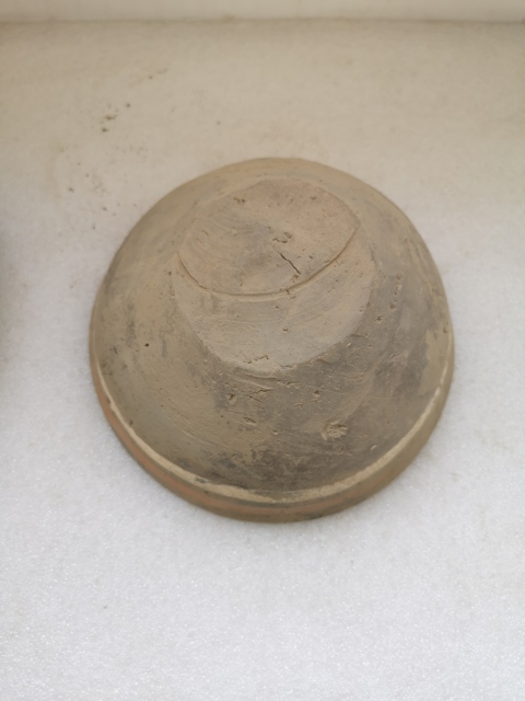 古玩陶瓷漢代灰陶彩繪蓋盒拍賣,當(dāng)前價(jià)格680元
