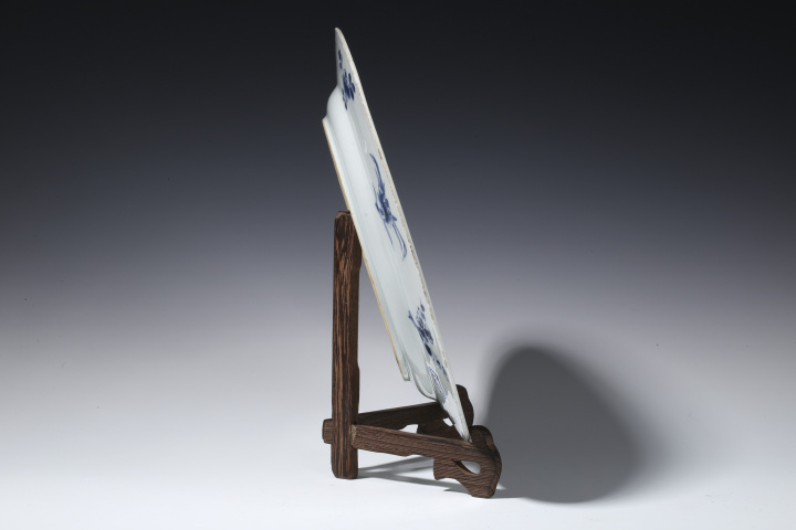 古玩陶瓷清康熙·青花人物相夫教子紋折腰盤拍賣，當前價格13888元