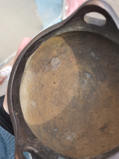 古玩雜項創匯左右。二斤多重?銅三足香爐懂行的撿漏。規整漂亮。拍賣,當前價格3899元