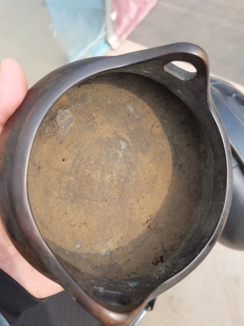 古玩雜項創匯左右。二斤多重?銅三足香爐懂行的撿漏。規整漂亮。拍賣,當前價格3899元