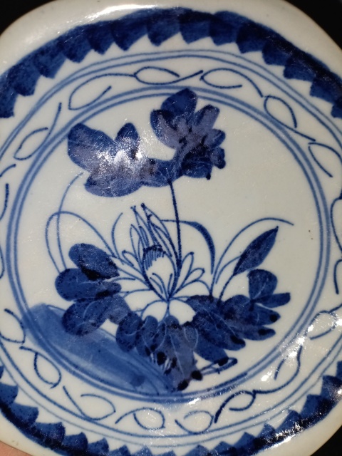 古玩陶瓷民國(guó)青花花卉盤拍賣,當(dāng)前價(jià)格1600元