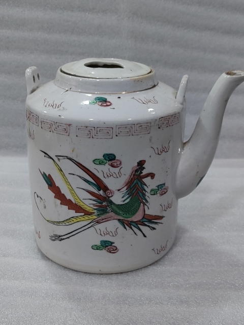 古玩陶瓷龍鳳紋提梁壺拍賣,當(dāng)前價(jià)格688元