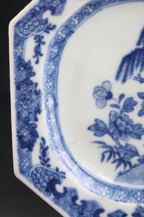 古玩陶瓷7630】清乾隆 青花牡丹柳樹圖長方盤拍賣,當前價格3000元