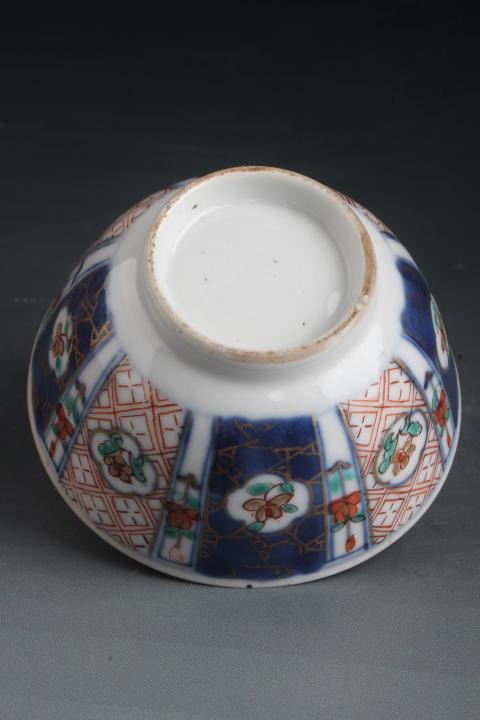 古玩陶瓷7720-21】清康熙??青花五彩錦地花卉紋杯盤拍賣，當前價格4500元