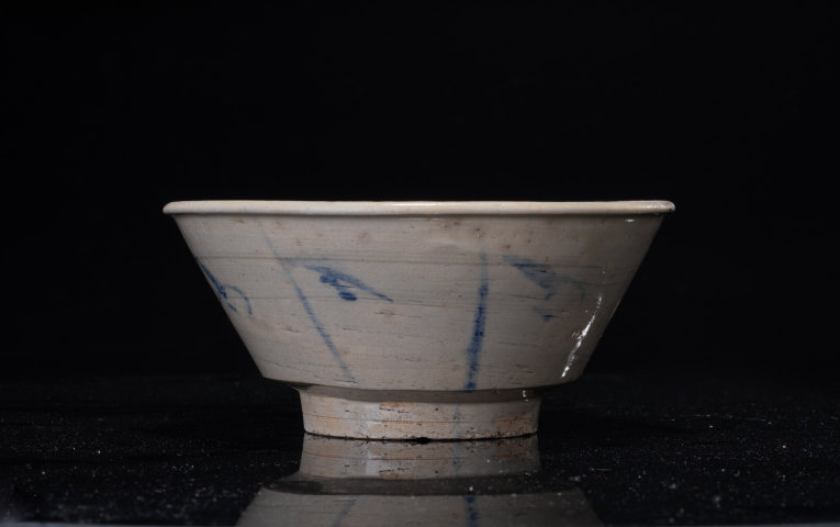 古玩陶瓷明代.龍泉窯青瓷青花碗(1368年-1644年)拍賣,當前價格499元