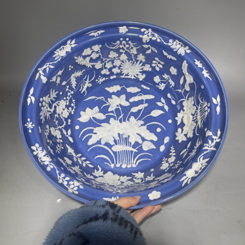 古玩陶瓷晚清藍釉堆白花卉紋凈手盆拍賣,當前價格368元