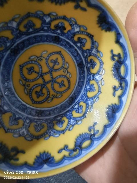 古玩陶瓷疑似后加黃彩雍正青花花卉臥足碗拍賣,當前價格88000元