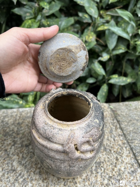 古玩陶瓷宋元時期褐釉貼塑龍紋罐拍賣,當(dāng)前價格999元