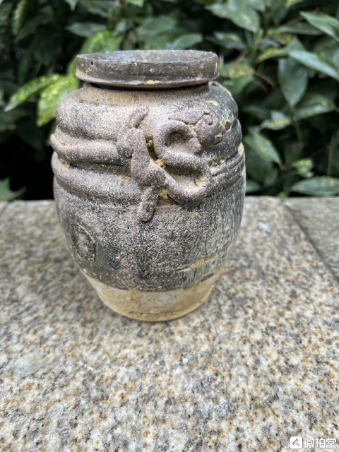古玩陶瓷宋元時期褐釉貼塑龍紋罐拍賣,當(dāng)前價格999元