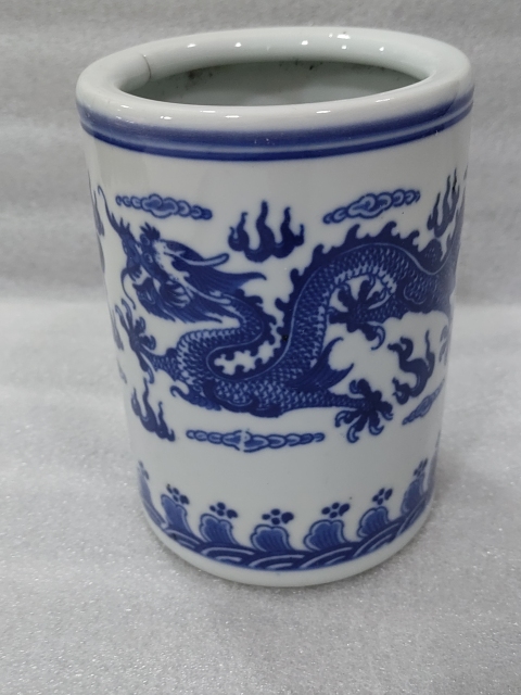 古玩陶瓷龍紋青花筆筒拍賣,當前價格0元