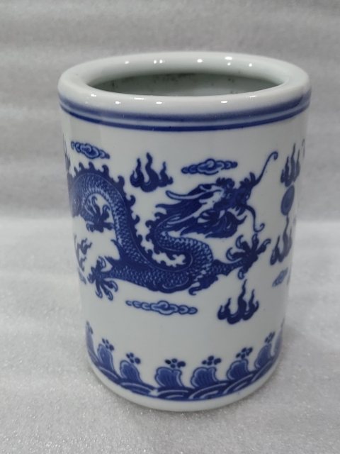 古玩陶瓷龍紋青花筆筒拍賣,當前價格0元