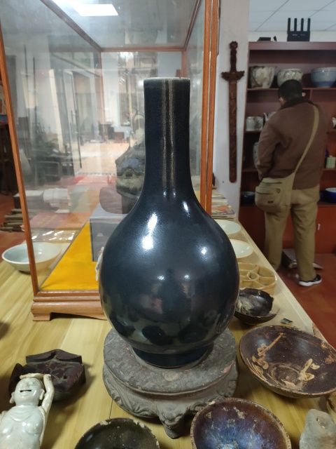 古玩陶瓷乾隆霽藍釉膽式瓶拍賣,當前價格6000元