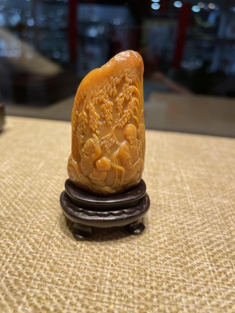 古玩雜項石秀老師作品《禾下乘涼夢》,壽山田黃石拍賣,當前價格50000元