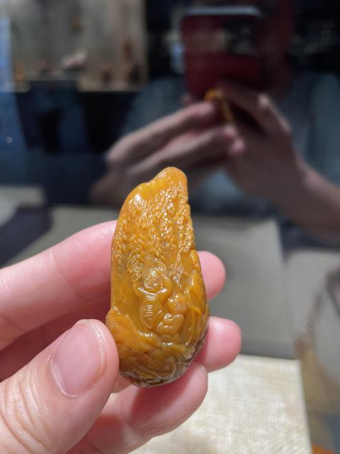古玩雜項石秀老師作品《禾下乘涼夢》,壽山田黃石拍賣,當前價格50000元