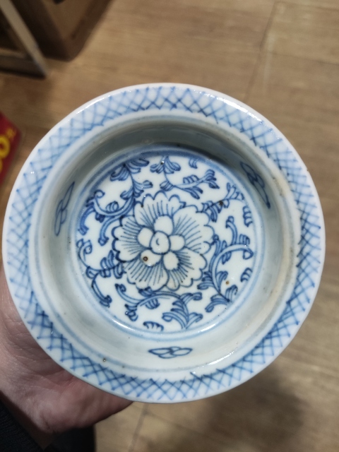 古玩陶瓷清中期細(xì)路花卉紋青花高足盤拍賣,當(dāng)前價(jià)格650元