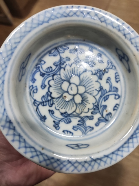 古玩陶瓷清中期細(xì)路花卉紋青花高足盤拍賣,當(dāng)前價(jià)格650元