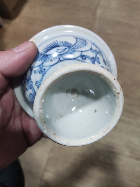 古玩陶瓷清中期細(xì)路花卉紋青花高足盤拍賣,當(dāng)前價(jià)格650元