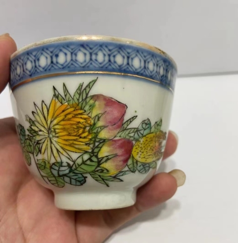 古玩陶瓷晚清洪憲彩“若深珍藏”款青花粉彩杯拍賣,當前價格3000元