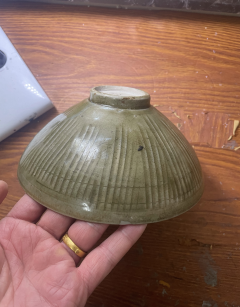 古玩陶瓷【清倉大處理】同安窯珠光青瓷刻花斗笠碗拍賣,當前價格999元
