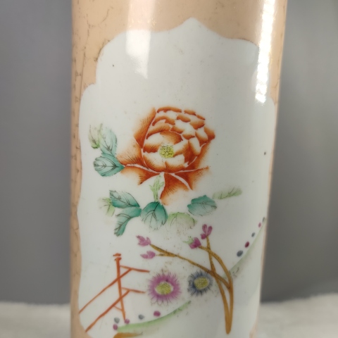 古玩陶瓷民國·錦地開窗粉彩花卉紋帽筒拍賣，當前價格388元