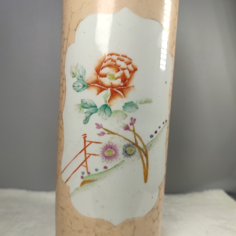 古玩陶瓷民國·錦地開窗粉彩花卉紋帽筒拍賣，當前價格388元