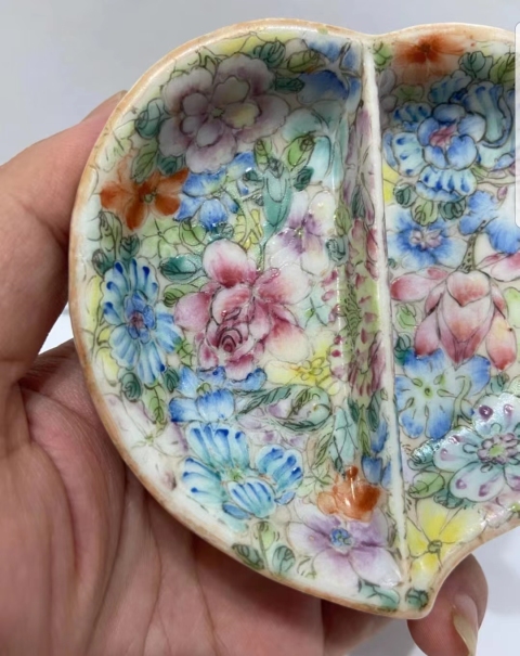 古玩陶瓷“百花不落地”桃型隔洗拍賣,當前價格1880元