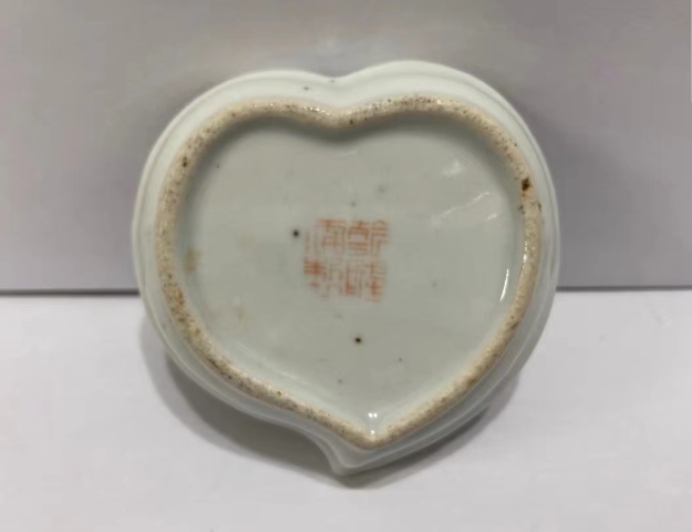 古玩陶瓷“百花不落地”桃型隔洗拍賣,當前價格1880元