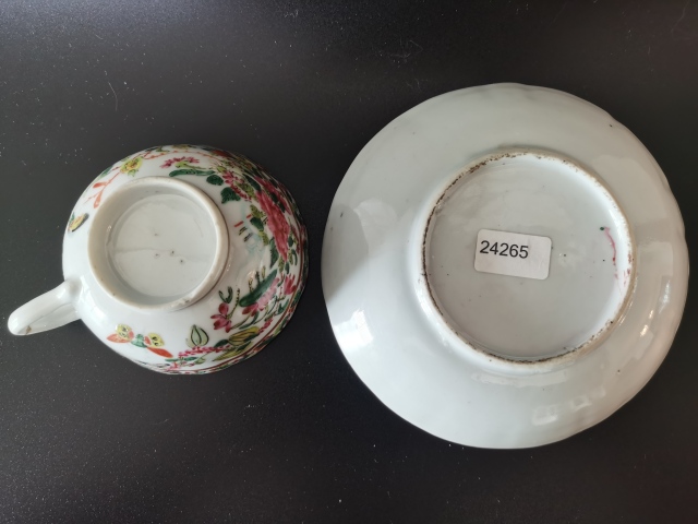 古玩陶瓷清晚期?廣彩花蝶紋杯碟拍賣，當前價格1500元