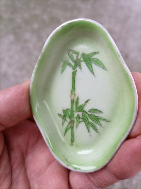 古玩陶瓷綠彩描金竹紋碟拍賣，當(dāng)前價格400元