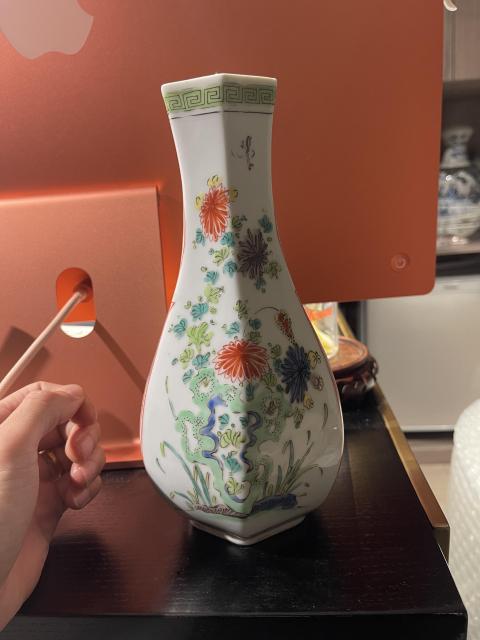 古玩陶瓷五彩洞石花卉紋六方瓶拍賣,當前價格3800元