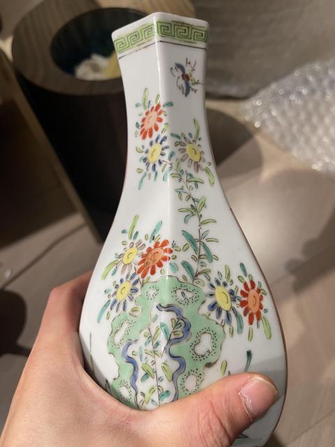 古玩陶瓷五彩洞石花卉紋六方瓶拍賣,當前價格3800元