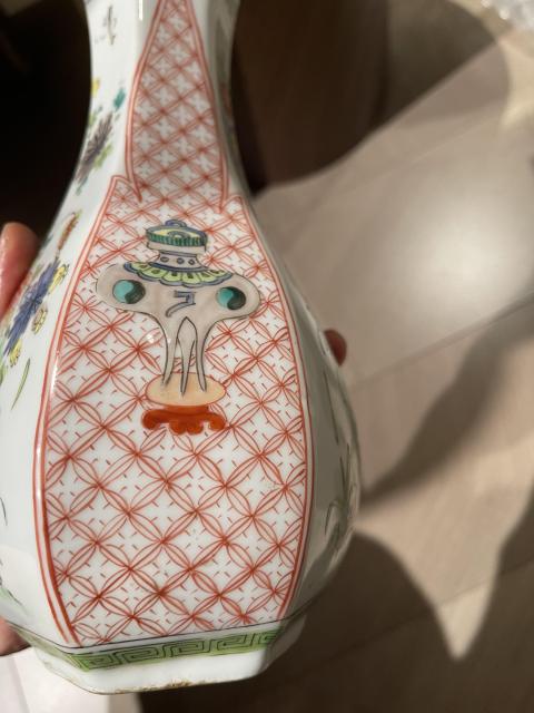 古玩陶瓷五彩洞石花卉紋六方瓶拍賣,當前價格3800元